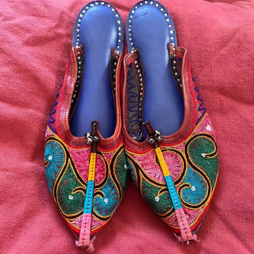 Embroidered Leather Genie Slippers with Bells on Them-- Size 7